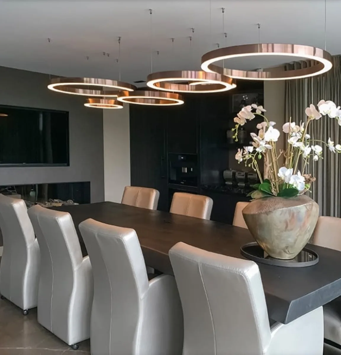 Eettafel in het licht